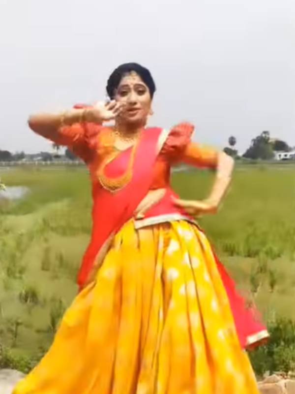 சமூக வலைத்தளத்தில் ஆக்டிவ்