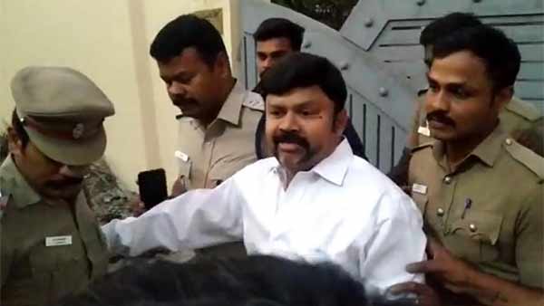 இடைக்கால தடைவிதிக்க கோரிக்கை 