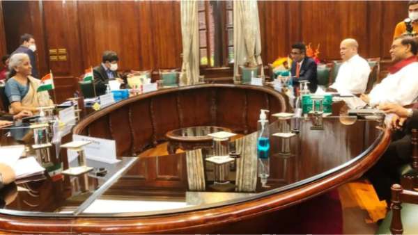  இந்திய அதிகாரி