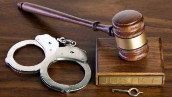 தள்ளுபடி செய்த நீதிபதி தள்ளுபடி செய்த நீதிபதி