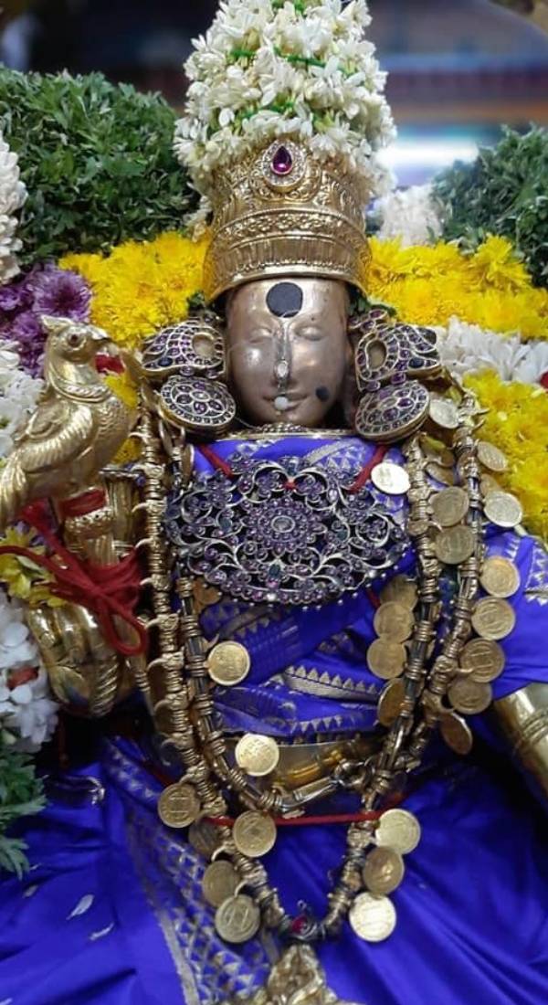 உணவு கிடைக்கும் 