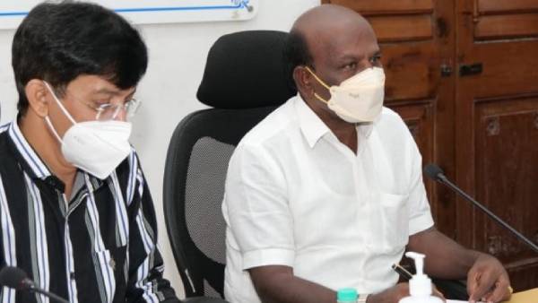 மாணவர்களுக்கு கட்டாயம் தடுப்பூசி மாணவர்களுக்கு கட்டாயம் தடுப்பூசி