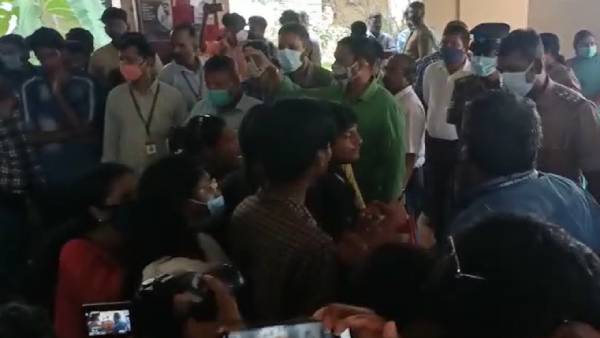  போராட்டம் தொடர்ந்ததால் கைது