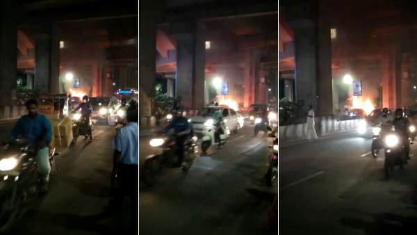 காரின் முன் பகுதியில் புகை காரின் முன் பகுதியில் புகை