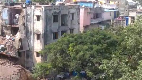 இடிபாடுகள் இடிபாடுகள்