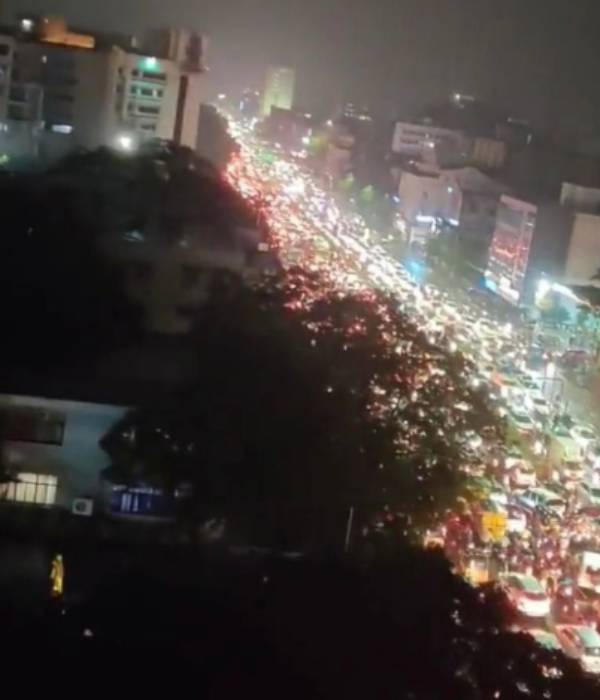 கடுமையாக பாதித்த போக்குவரத்து 