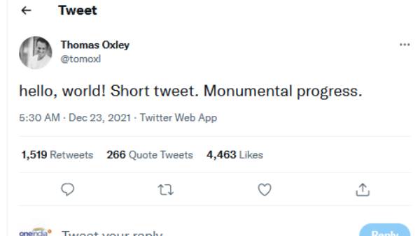 மூளையால் ட்விட் செய்தார் 