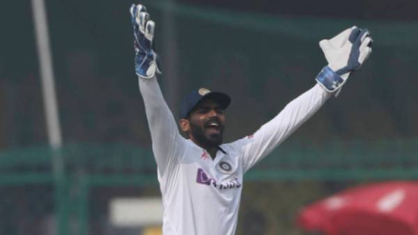 சாகா வருகிறார் சாகா வருகிறார்