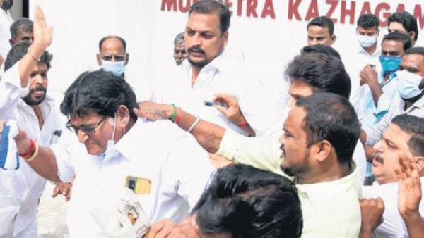 தாக்குதல் போலீஸில் புகார் தாக்குதல் போலீஸில் புகார்