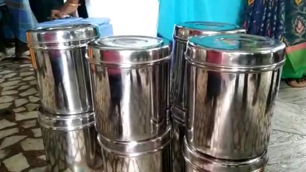 காலில் விழுந்த ஊராட்சித் தலைவர் 