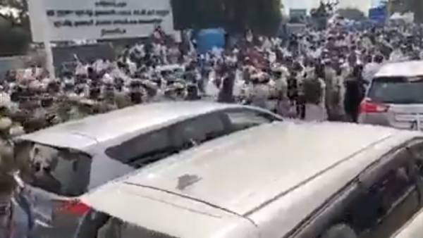 டிடிவி தினகரன் மீது புகார் 