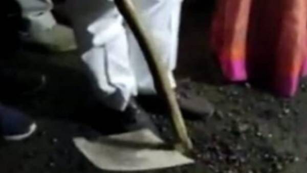 புதிய சாலை உடைந்தது 