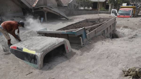 புகை மண்டலமாக கிராமம்