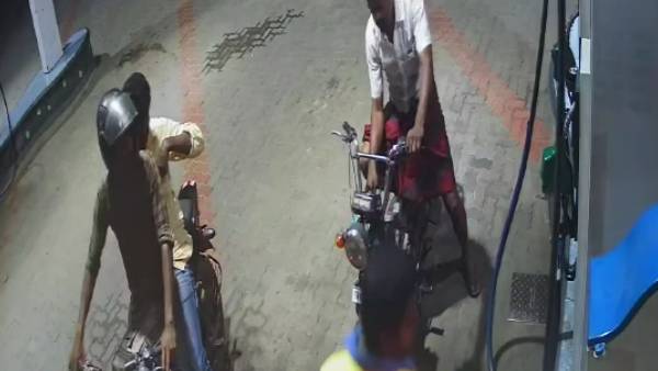 கோவில்பட்டி அருகே பெட்ரோல் பங்க் 