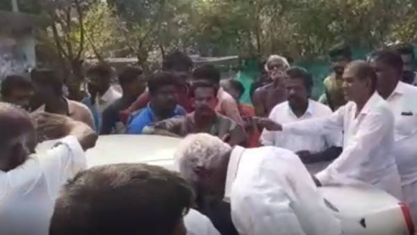 கண்காணிப்பு பணியில் இளைஞர்கள் கண்காணிப்பு பணியில் இளைஞர்கள்