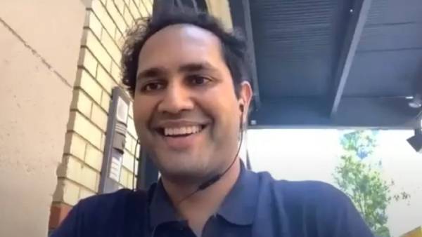  மன்னிப்பு கேட்டார்