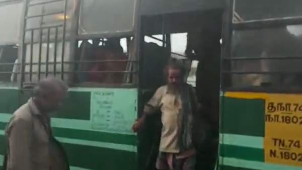 நடுவழியில் இறக்கி விடப்பட்டனர் 