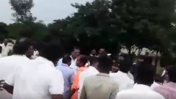 ஊழியர்கள் போராட்டம்