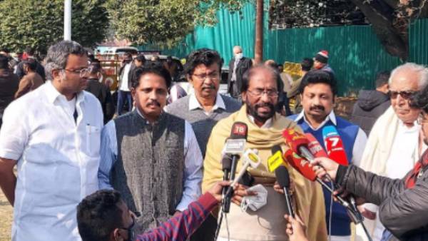 நாடாளுமன்றத்தில்.. 