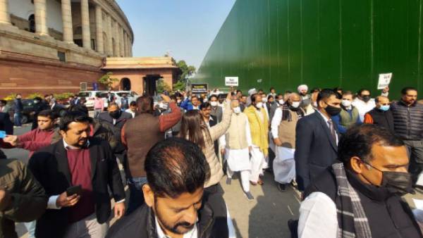 லோக்சபாவில் டி.ஆர்.பாலு 