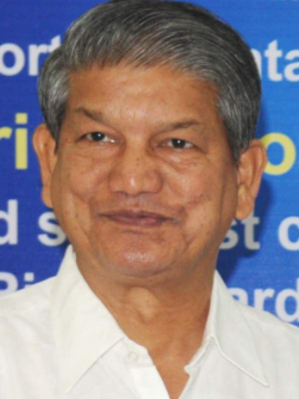 கைகளையும், கால்களையும் கட்டி உள்ளனர் 