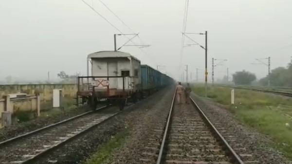  ரேணிகுண்டா நோக்கி சென்ற ரயில் 