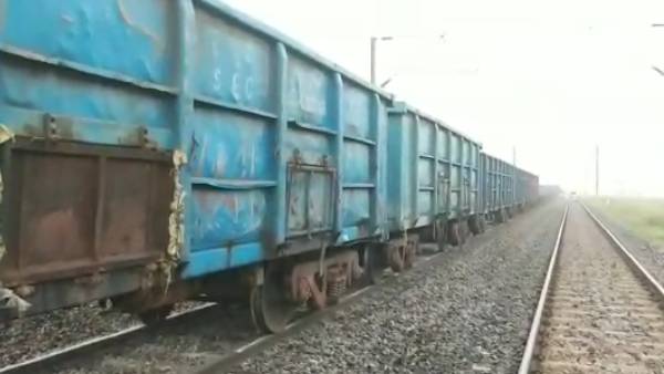  ரயில்கள் திருப்பிவிடப்பட்டன 