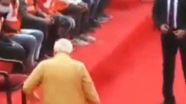 பிரதமர் நரேந்திர மோடி 