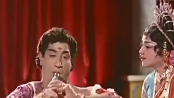 தியேட்டரில் அப்லாஸ் தியேட்டரில் அப்லாஸ்