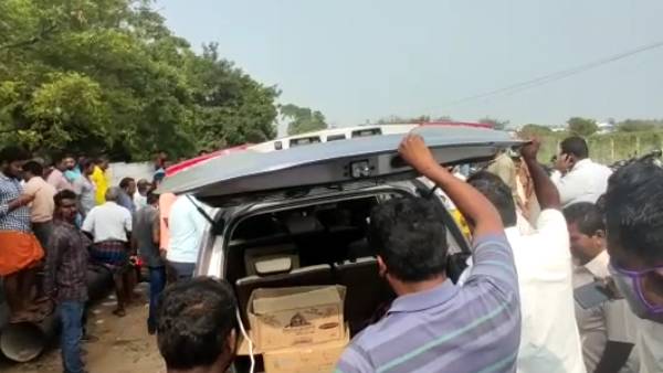  காரின் மீது தாக்குதல் 