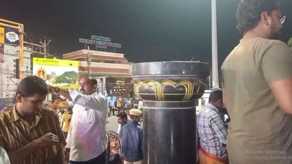 பழனியில் வேல்சிலை