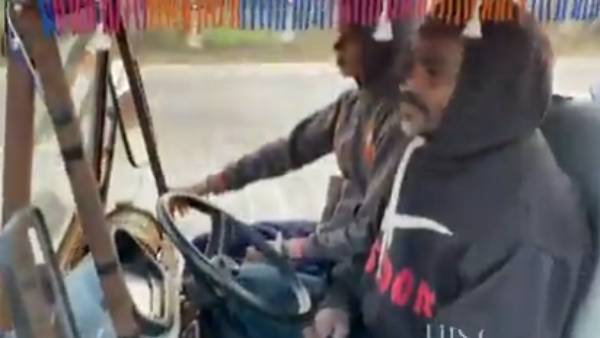 பட்டிதொட்டியெங்கும் வைரல் 