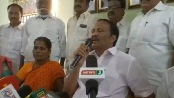 உடன் இருந்த அதிமுக கவுன்சிலர்கள் 