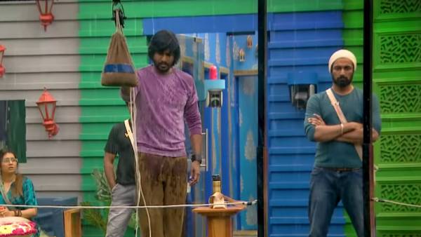 டிக்கெட்டை தூக்கிய அமீர் 