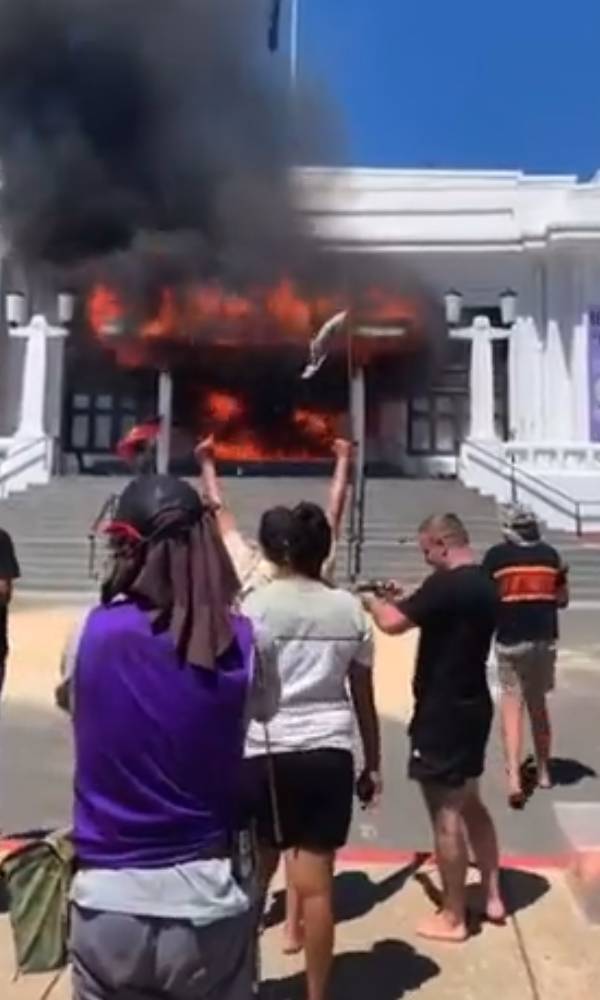  பழைய நாடாளுமன்ற கட்டிடம்