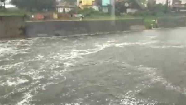  புழல் ஏரியில் இருந்து நீர் திறப்பு