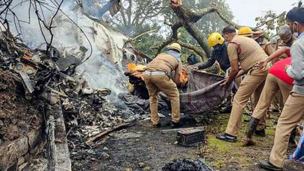 விபத்து முப்படைகளின் தளபதி பிபின் பலி 