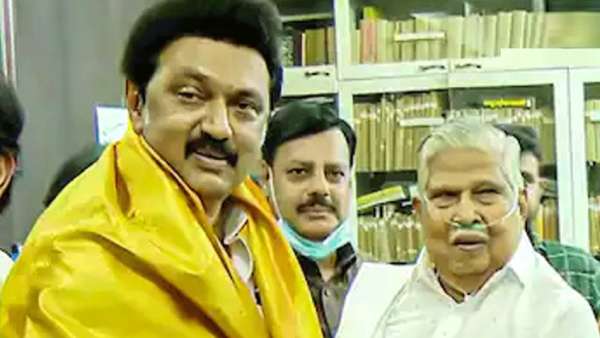 நீரடித்து நீர் விலகாது 