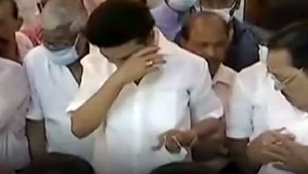 உறைந்து கிடக்கும் ஸ்டாலின் 