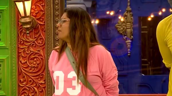 நெட்டிசன்கள் கலாய்ப்பு