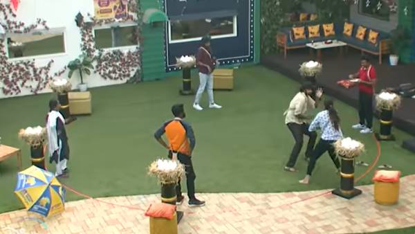 முட்டை உடைக்கும் டாஸ்க்