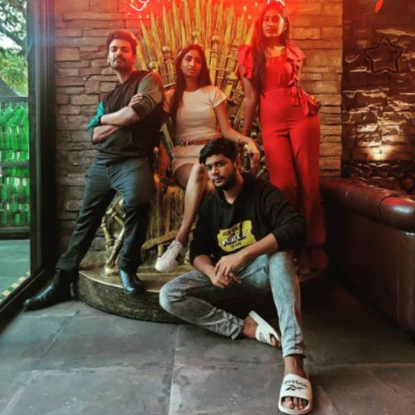 செம போஸ் தான்