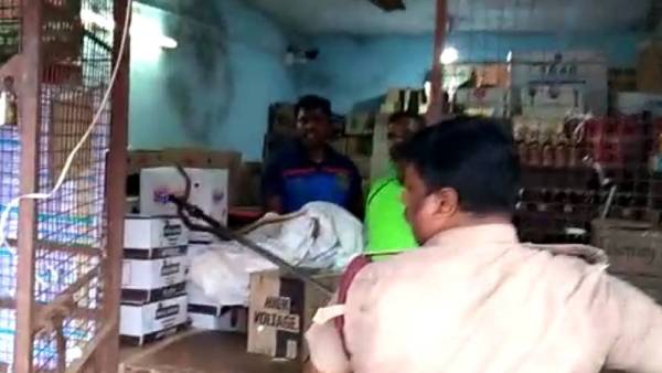 நிம்மதியடைந்த டாஸ்மாக் ஊழியர்கள்
