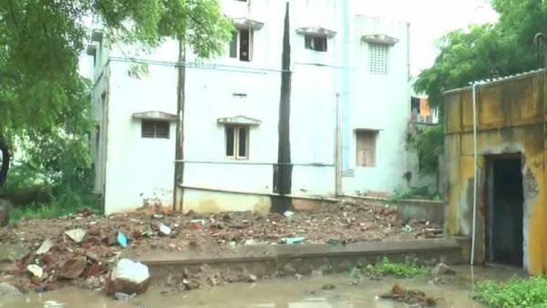 மழைநீர் தேங்கியதால் அவதி