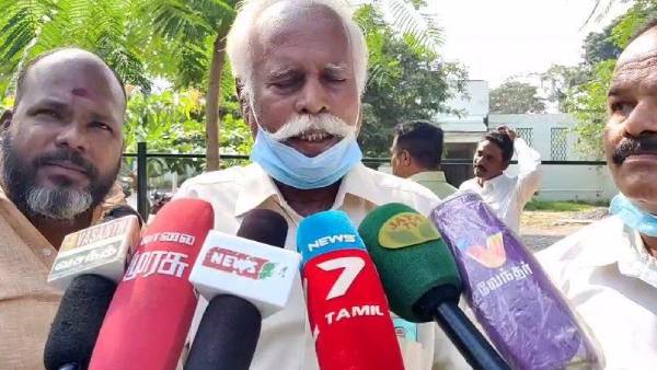 தலைமை ஆசிரியை மீது புகார் 