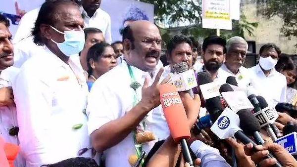 ஆர்ப்பாட்டத்தில் பாடல் ஆர்ப்பாட்டத்தில் பாடல்