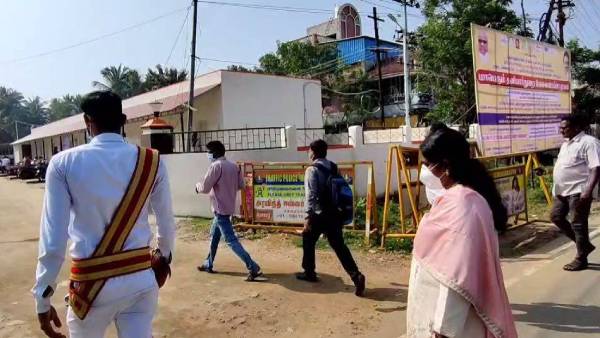 அதிகாரிகளுக்கு முன்மாதிரி 