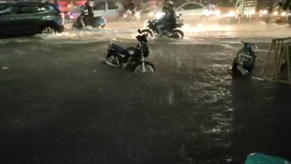 வெள்ளக்காடான சென்னை 