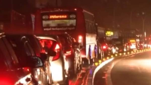 மீண்டும் வெள்ளக்காடான சென்னை மீண்டும் வெள்ளக்காடான சென்னை