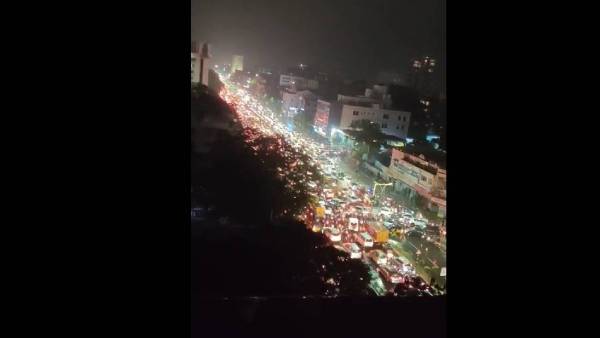 ஆம்புலன்ஸ்கள் பரிதவிப்பு ஆம்புலன்ஸ்கள் பரிதவிப்பு